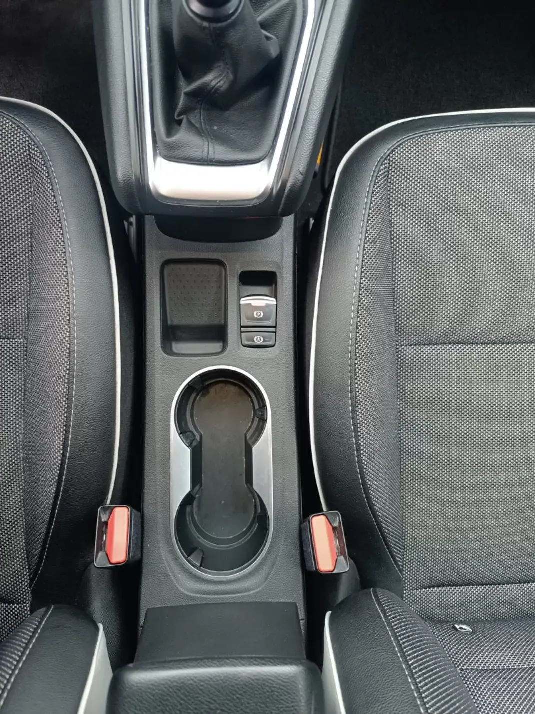 Renault Captur 2020 - 14900 EUR, 196207 km - AUTO.MOTO.pt - 196207km - foto 24 de 34