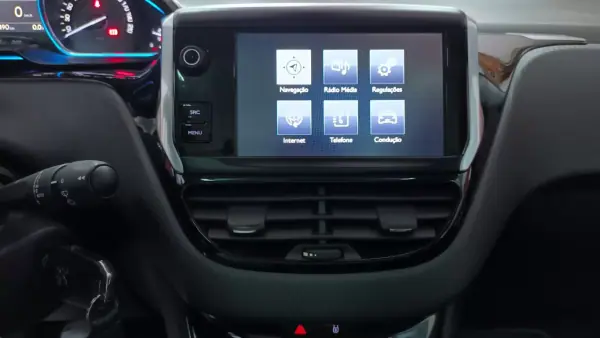 Peugeot 2008 2015 - 11490 EUR, 92490 km - AUTO.MOTO.pt - 92490km - foto 40 de 72