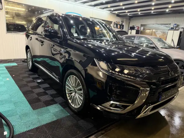Mitsubishi Outlander 2020 - 24900 EUR, 63000 km - AUTO.MOTO.pt - 63000km - foto 4 de 14