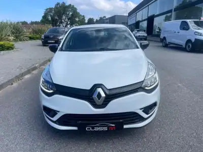 Renault Clio 2018 - 11850 EUR, 60877 km - AUTO.MOTO.pt - 60877km - foto 3 de 25