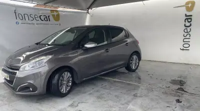 Peugeot 208 2019 - 10750 EUR, 112682 km - AUTO.MOTO.pt - 112682km - foto 3 de 12