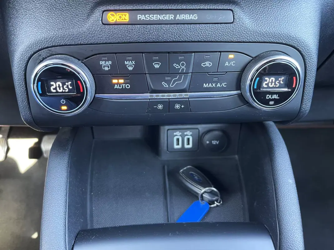 Ford Kuga 2022 - 17990 EUR, 85480 km - AUTO.MOTO.pt - 85480km - foto 18 de 22