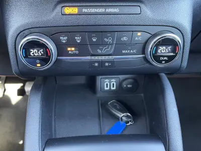 Ford Kuga 2022 - 17990 EUR, 85480 km - AUTO.MOTO.pt - 85480km - foto 18 de 22