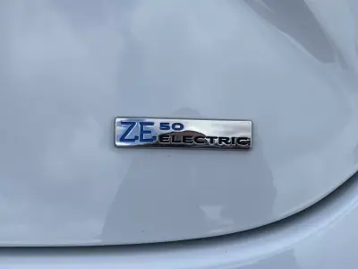 Renault Zoe 2020 - 14800 EUR, 56840 km - AUTO.MOTO.pt - 56840km - foto 42 de 42