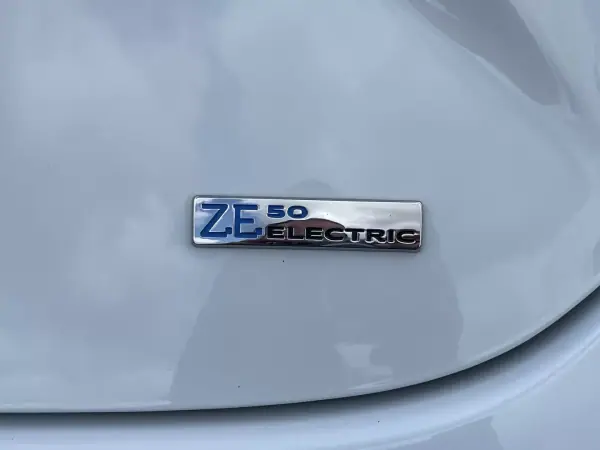 Renault Zoe 2020 - 14800 EUR, 56840 km - AUTO.MOTO.pt - 56840km - foto 42 de 42