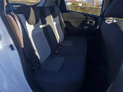 Toyota Yaris 2018 - 11990 EUR, 105000 km - AUTO.MOTO.pt - 105000km - foto 15 de 28
