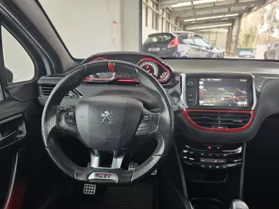 Peugeot 208 2015 - 16650 EUR, 121757 km - AUTO.MOTO.pt - 121757km - foto 29 de 38
