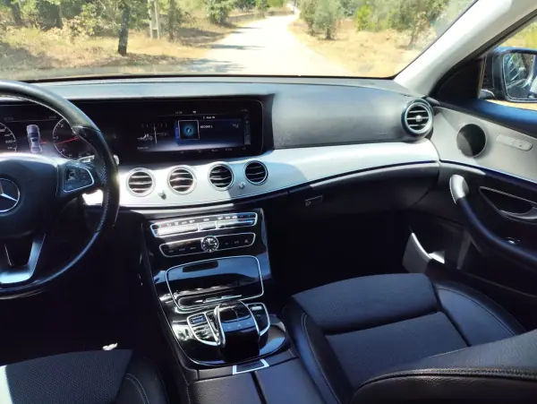 Mercedes-Benz E 350 2016 - 24900 EUR, 179677 km - AUTO.MOTO.pt - 179677km - foto 18 de 21