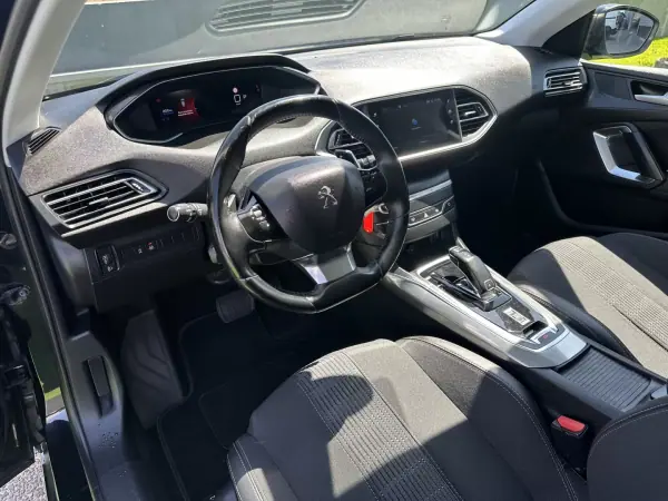 Peugeot 308 SW 2020 - 16000 EUR, 130000 km - AUTO.MOTO.pt - 130000km - foto 26 de 57