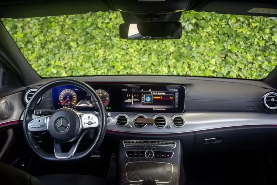 Mercedes-Benz E 300 2019 - 29900 EUR, 168000 km - AUTO.MOTO.pt - 168000km - foto 17 de 22
