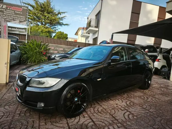 BMW 318 2010 - 8900 EUR, 360000 km - AUTO.MOTO.pt - 360000km - foto 11 de 27