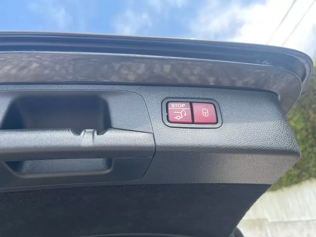 Mercedes-Benz E 300 2021 - 33990 EUR, 156000 km - AUTO.MOTO.pt - 156000km - foto 37 de 39