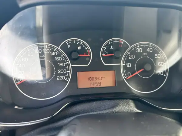 Fiat Punto 2011 - 5500 EUR, 188330 km - 188330km - foto 11 de 16
