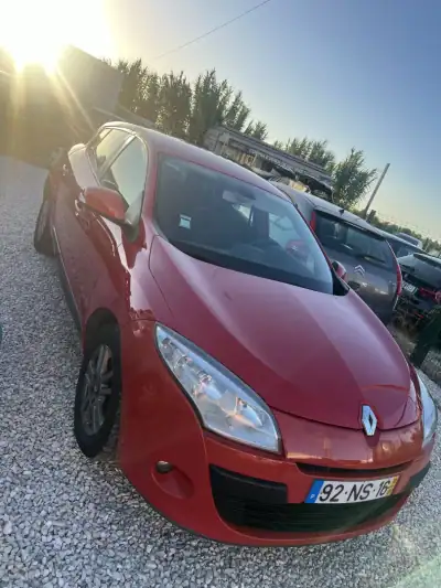 Renault Mégane 2010 - 4999 EUR, 338000 km - AUTO.MOTO.pt - 338000km - foto 2 de 4