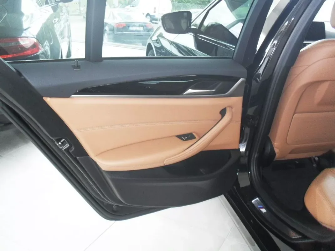 BMW 520 2017 - 26950 EUR, 80835 km - 80835km - foto 5 de 38
