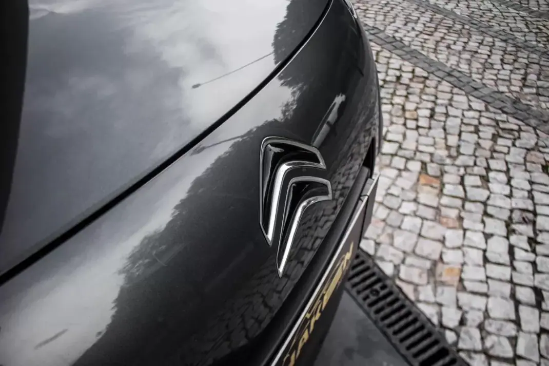 Citroën C4 Cactus 2016 - 10550 EUR, 98640 km - AUTO.MOTO.pt - 98640km - foto 9 de 42