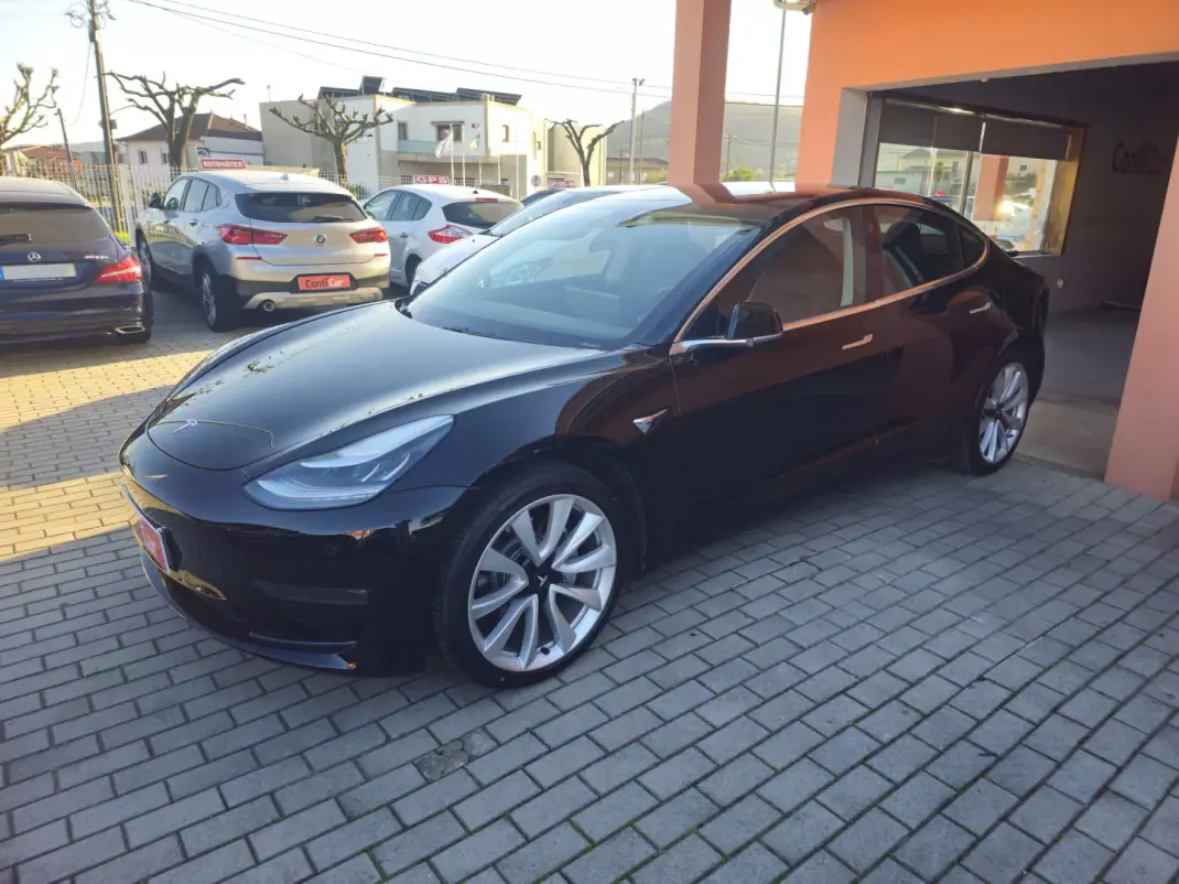 Tesla Model 3 2019 - 23500 EUR, 119000 km - AUTO.MOTO.pt - 119000km - foto 3 de 13