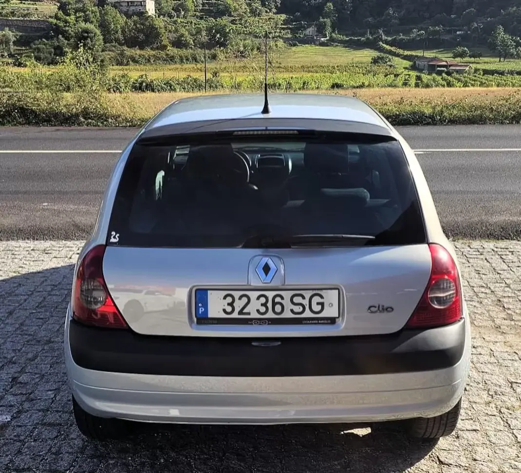 Renault Clio 2001 - 5000 EUR, 197000 km - 197000km - foto 14 de 18