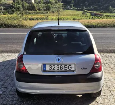 Renault Clio 2001 - 5000 EUR, 197000 km - 197000km - foto 14 de 18