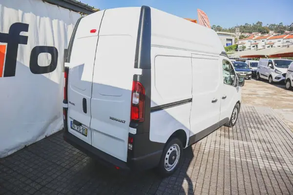 Renault L1 H2 2018 - 17680 EUR, 154920 km - AUTO.MOTO.pt - 154920km - foto 8 de 19