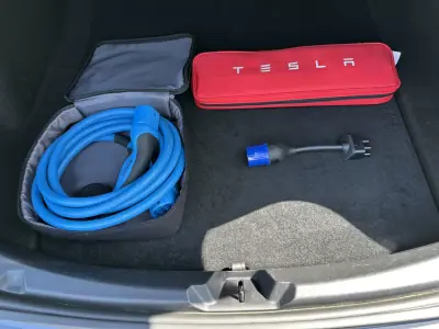 Tesla Model 3 2019 - 21900 EUR, 86000 km - AUTO.MOTO.pt - 86000km - foto 63 de 64