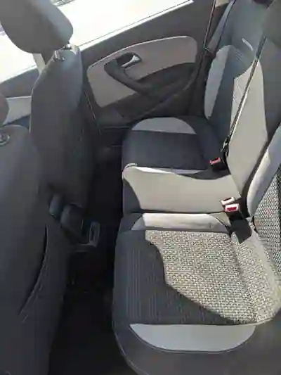 Volkswagen CrossPolo 2015 — foto 6 de 15