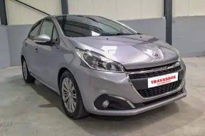 Peugeot 208 2019 - 13300 EUR, 120752 km - AUTO.MOTO.pt - 120752km - foto 3 de 8