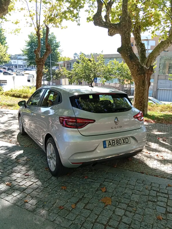 Renault Clio 2020 - 13300 EUR, 83700 km - AUTO.MOTO.pt - 83700km - foto 6 de 15