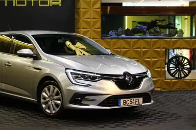 Renault Mégane Sport Tourer 2023 — foto 3 de 25