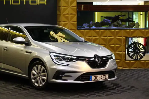 Renault Mégane Sport Tourer 2023 — foto 3 de 25