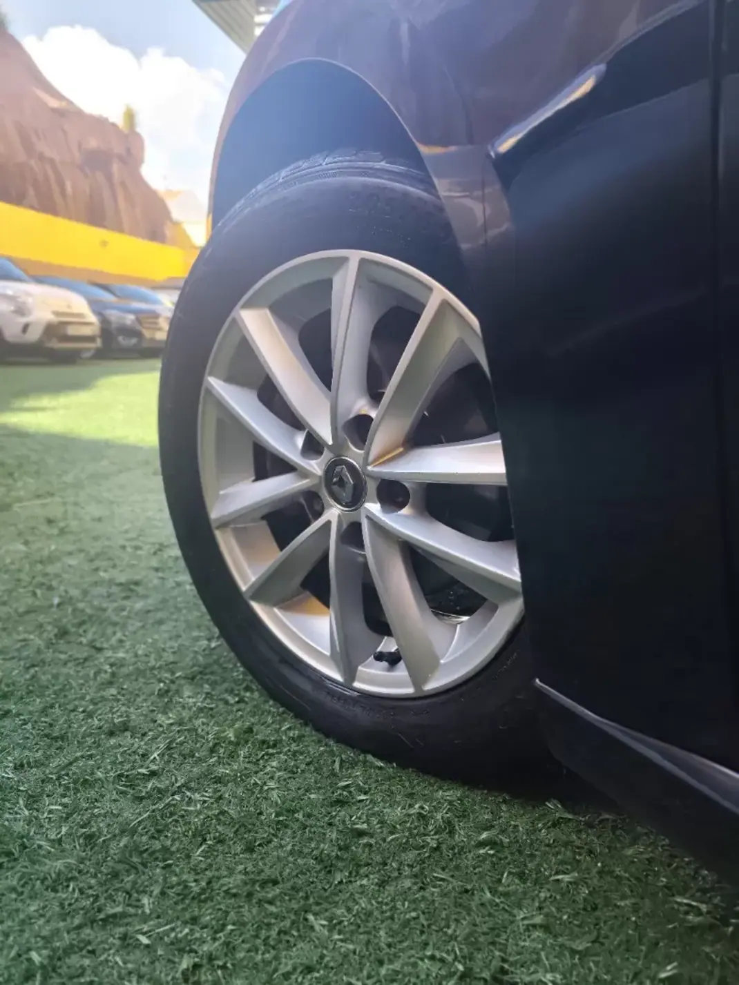 Renault Mégane 2017 - 13490 EUR, 169000 km - AUTO.MOTO.pt - 169000km - foto 5 de 15