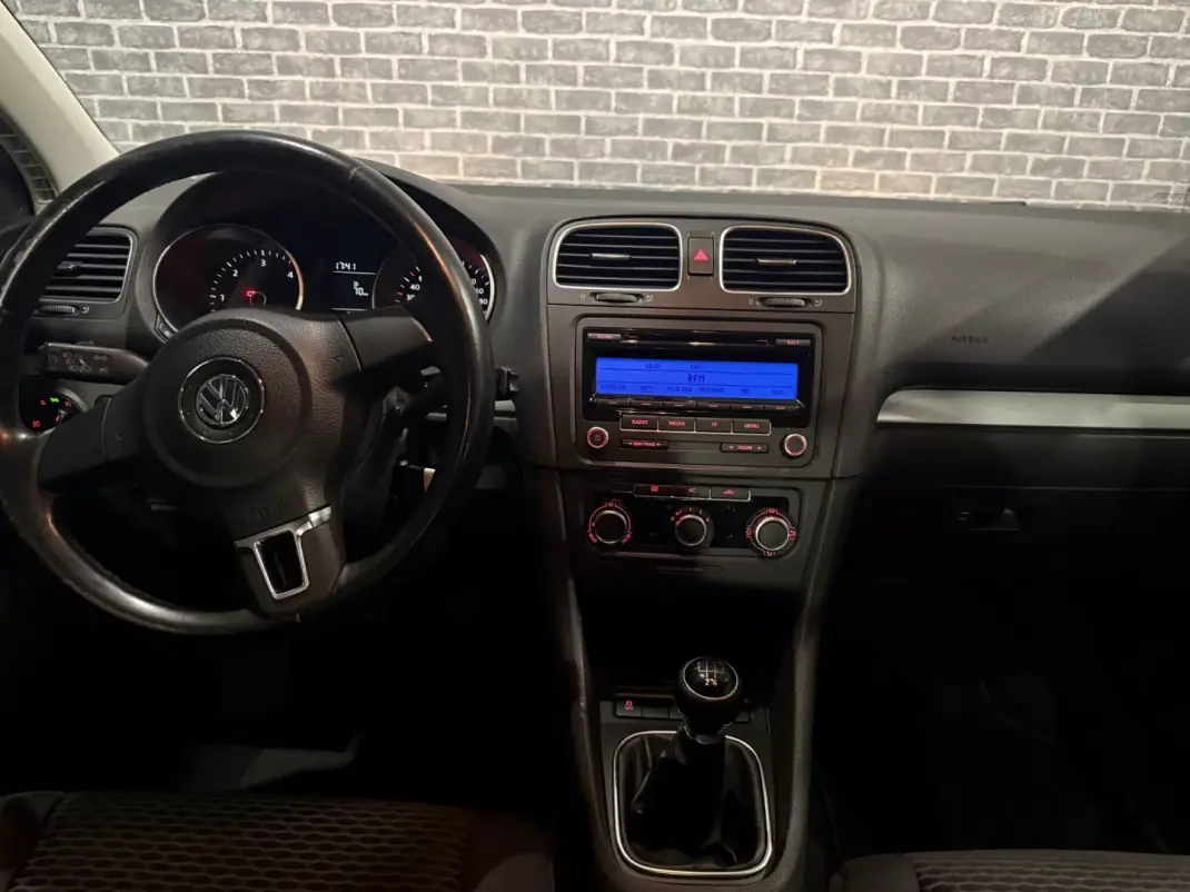 Volkswagen Golf 2010 - 8490 EUR, 249000 km - AUTO.MOTO.pt - 249000km - foto 11 de 13