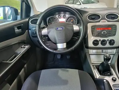 Ford Focus SW 2010 - 5990 EUR, 112000 km - AUTO.MOTO.pt - 112000km - foto 18 de 51