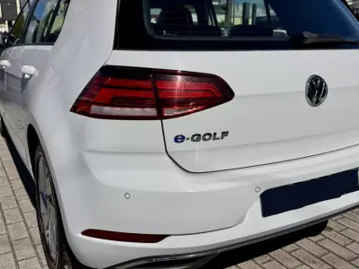 Volkswagen e-Golf 2019 - 16500 EUR, 70000 km - AUTO.MOTO.pt - 70000km - foto 6 de 18