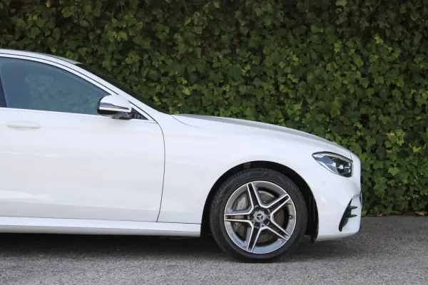 Mercedes-Benz E 300 2020 - 35900 EUR, 135000 km - AUTO.MOTO.pt - 135000km - foto 5 de 17