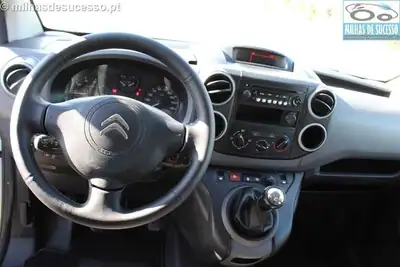 Citroën BERLINGO 1.6 BLUE HDI (Fibrada) 3L 100 CV 2018 - 10500 EUR, 186000 km - AUTO.MOTO.pt - 186000km - foto 15 de 18