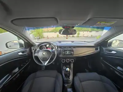 Alfa Romeo Giulietta 2015 - 13500 EUR, 148000 km - AUTO.MOTO.pt - 148000km - foto 39 de 49