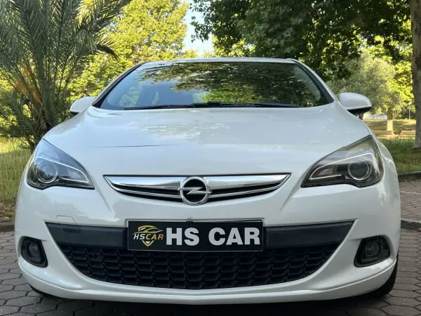 Opel Astra GTC 2012 — foto 2 de 39