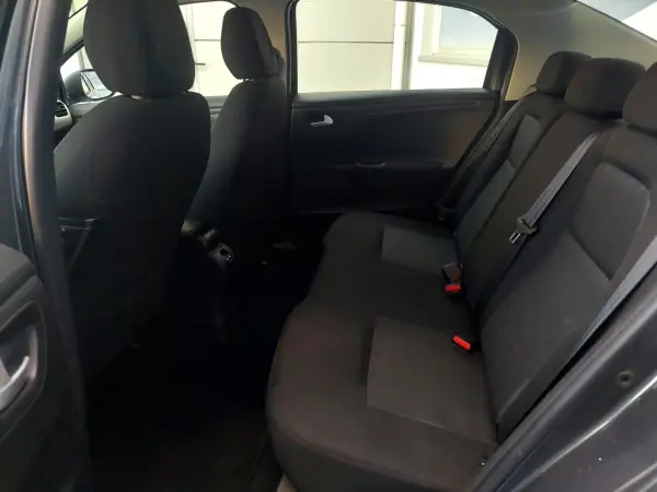 Citroën C-Elysée 2018 - 12500 EUR, 63213 km - AUTO.MOTO.pt - 63213km - foto 24 de 25