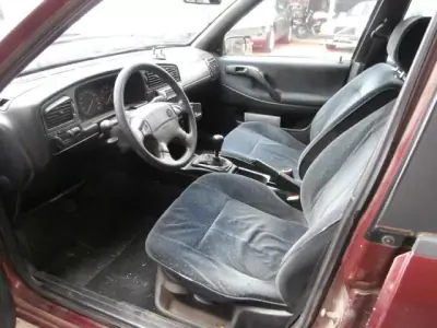 Volkswagen Passat 1994 - 2250 EUR, 333645 km - AUTO.MOTO.pt - 333645km - foto 8 de 13