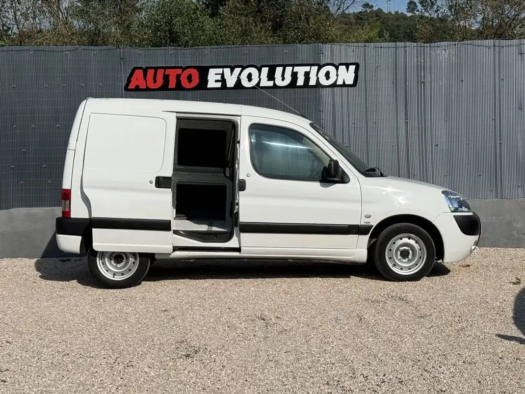 Peugeot 2006 - 5450 EUR, 149000 km - AUTO.MOTO.pt - 149000km - foto 4 de 12