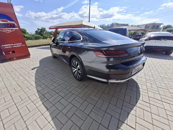 Volkswagen Arteon 2019 - 24750 EUR, 92519 km - AUTO.MOTO.pt - 92519km - foto 12 de 42