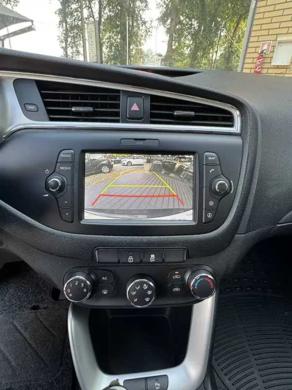 Kia Ceed 2018 - 12900 EUR, 118000 km - AUTO.MOTO.pt - 118000km - foto 10 de 10