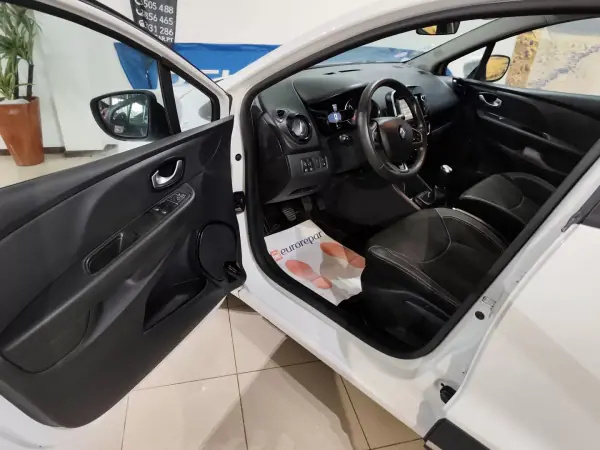 Renault Clio 2017 - 9950 EUR, 94000 km - AUTO.MOTO.pt - 94000km - foto 9 de 22