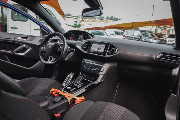 Peugeot 308 SW 2018 - 12350 EUR, 79660 km - AUTO.MOTO.pt - 79660km - foto 8 de 27