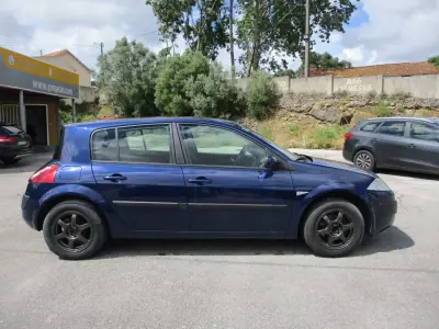 Renault Mégane 2003 - 3500 EUR, 209000 km - AUTO.MOTO.pt - 209000km - foto 5 de 8