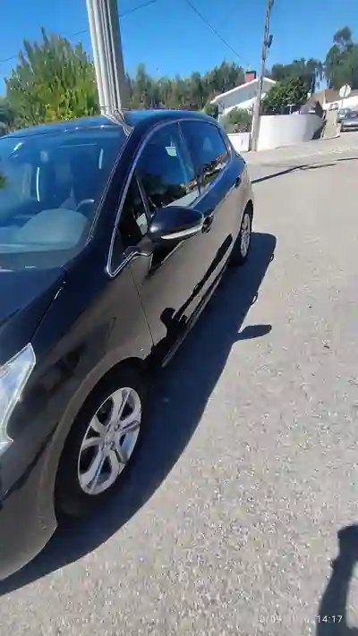 Peugeot 208 2015 - 7000 EUR, 133000 km - 133000km - foto 4 de 15