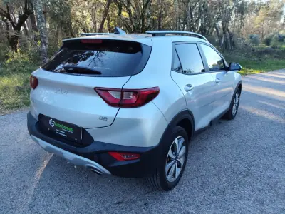 Kia Stonic 2025 - 17250 EUR, 22410 km - AUTO.MOTO.pt - 22410km - foto 13 de 20