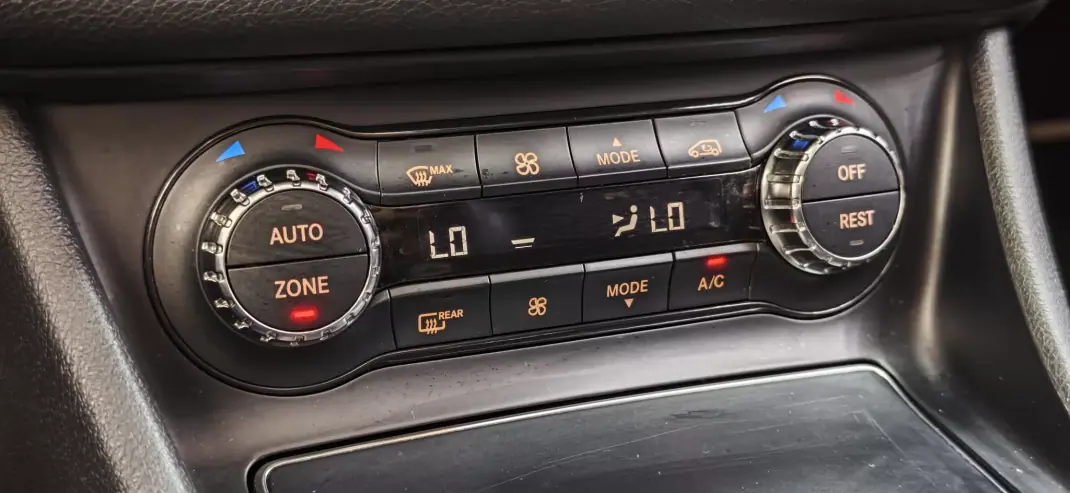 Mercedes-Benz CLA 220 2017 - 22990 EUR, 167000 km - AUTO.MOTO.pt - 167000km - foto 39 de 42