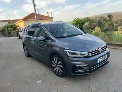 Volkswagen Touran 2017 - 19000 EUR, 135000 km - AUTO.MOTO.pt - 135000km - foto 12 de 18